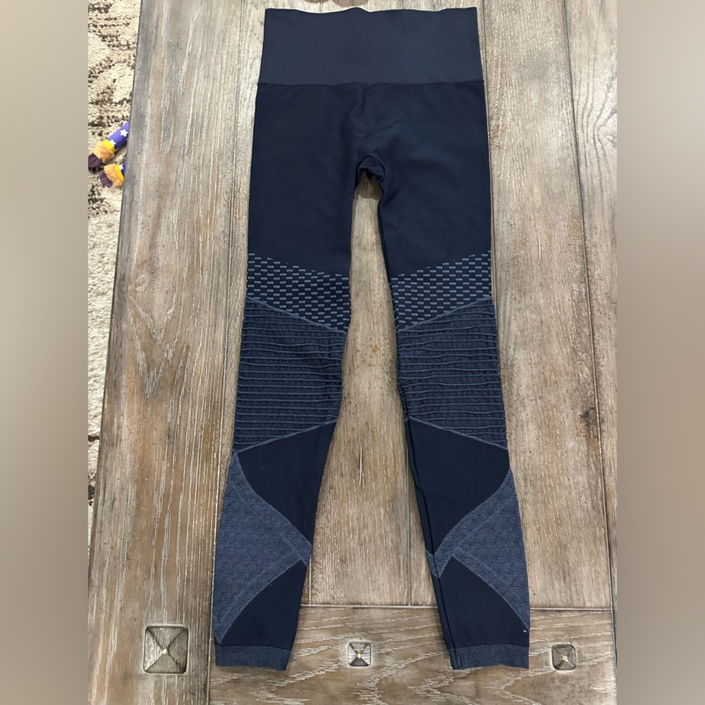 Spanx Dark Patterned Leggings - image 6